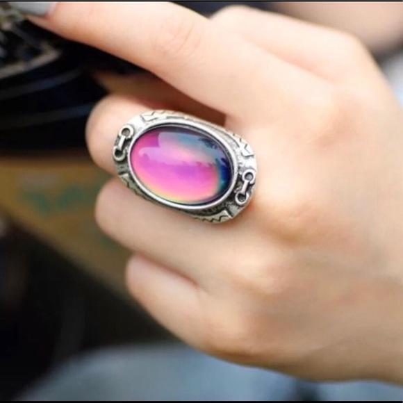 Jewelry - OVAL STATEMENT MOOD RING